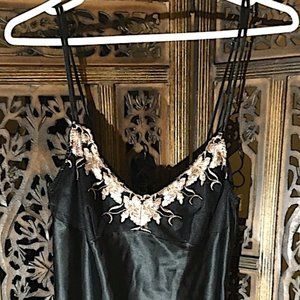 ENCHANTING BLACK PAJAMA TOP NIGHTIE WITH FLORAL BEIGE TRIM MEDIUM 10/12